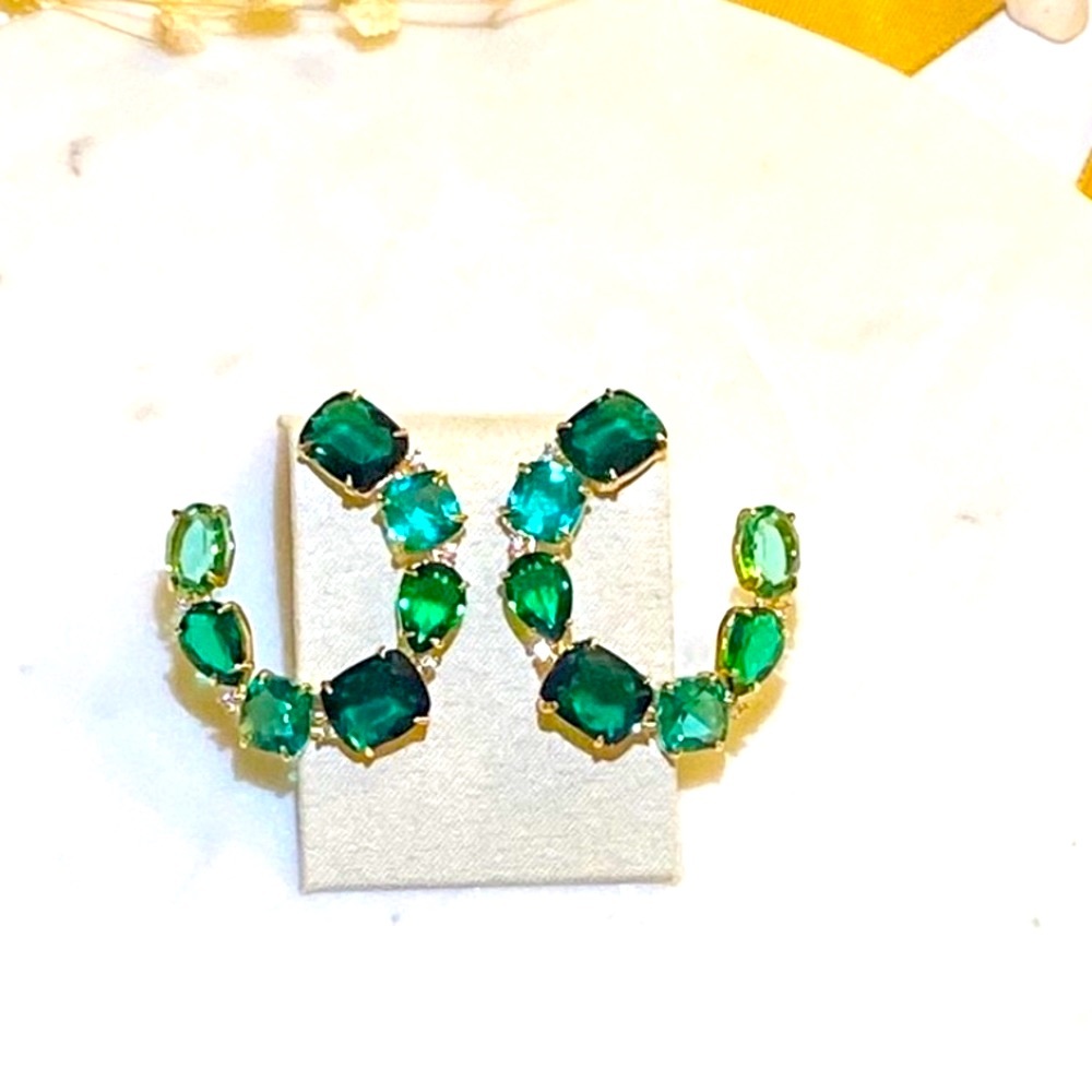 18 gold plated earring with fine stones